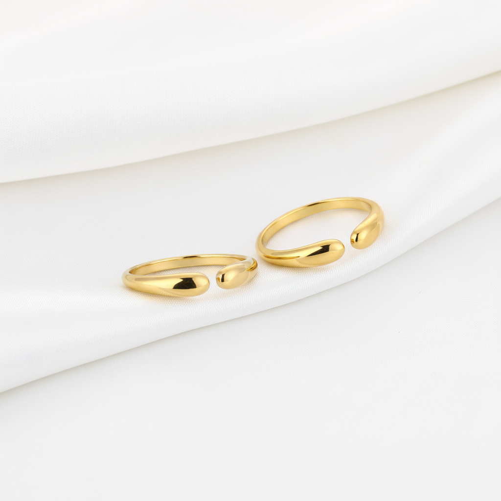 Twee gouden druppelringen